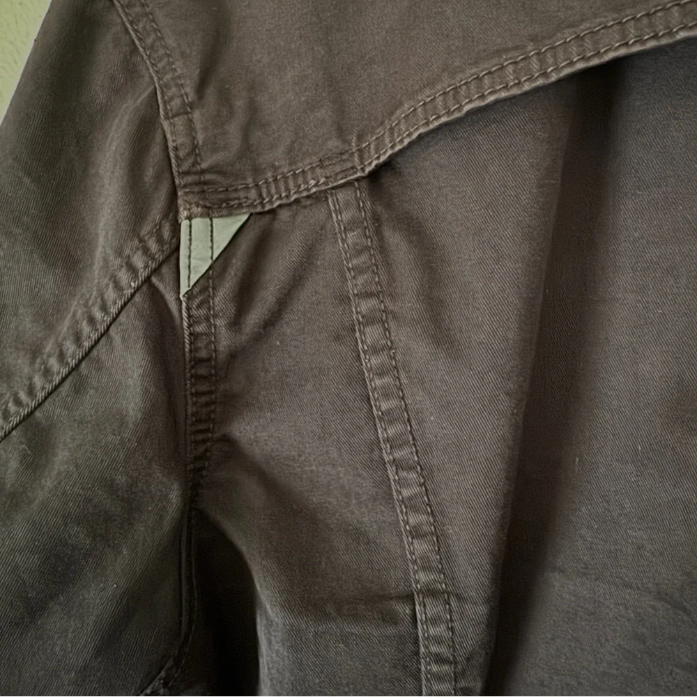 Levi's Commuter Trucker Jacket in Black Stretch Twill - Picture 8 of 8